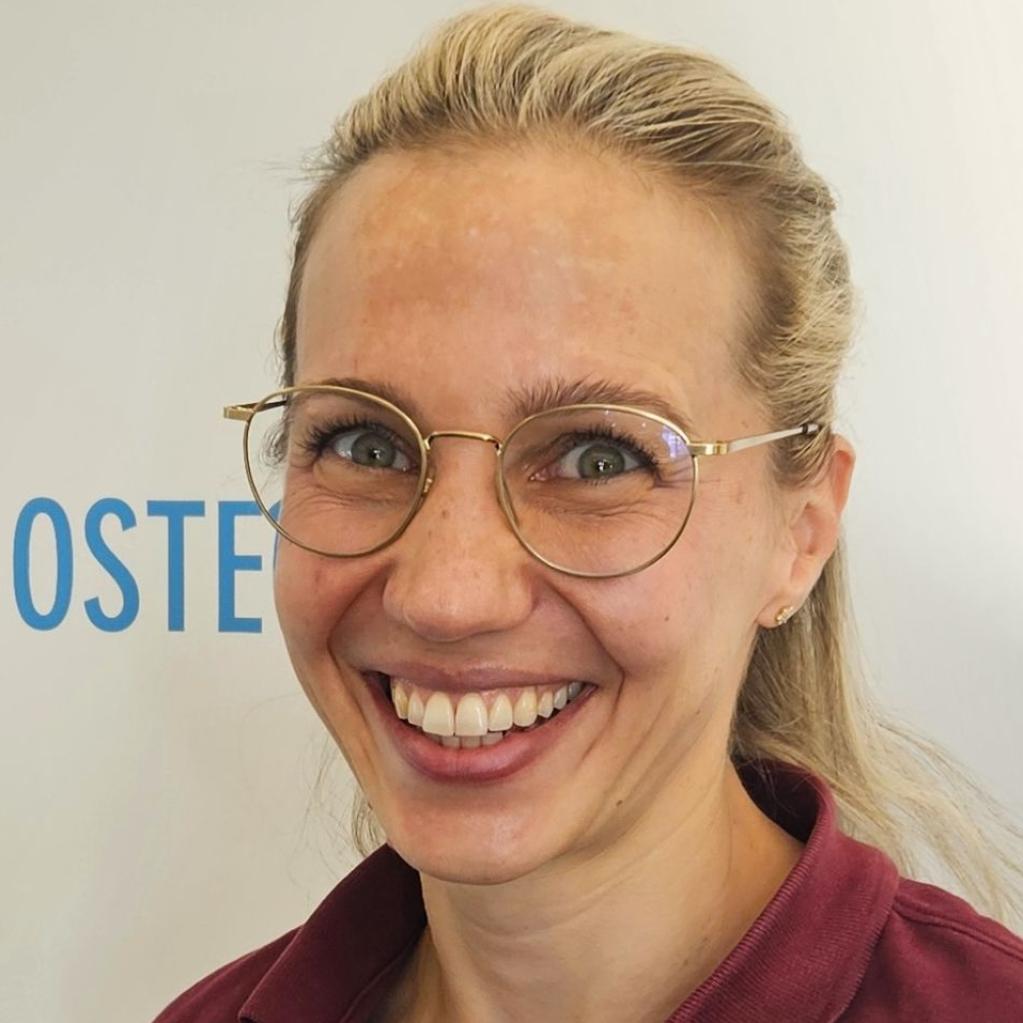 Dr. Charlotte Zischler