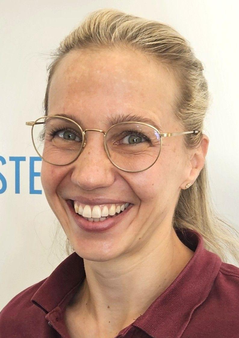 Dr. Charlotte Zischler